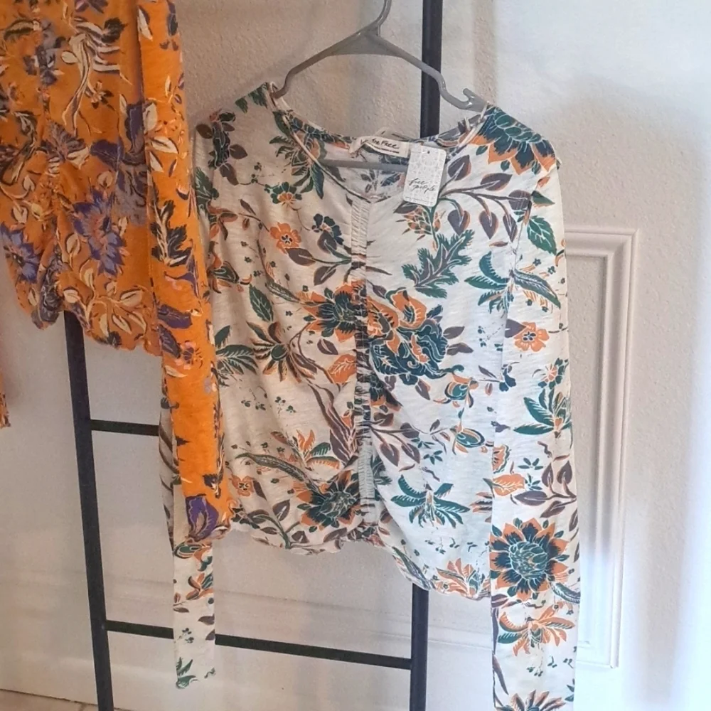 NWT FREE PEOPLE Dreamed of Your  Floral Ruched Long sleeve size medium Tops